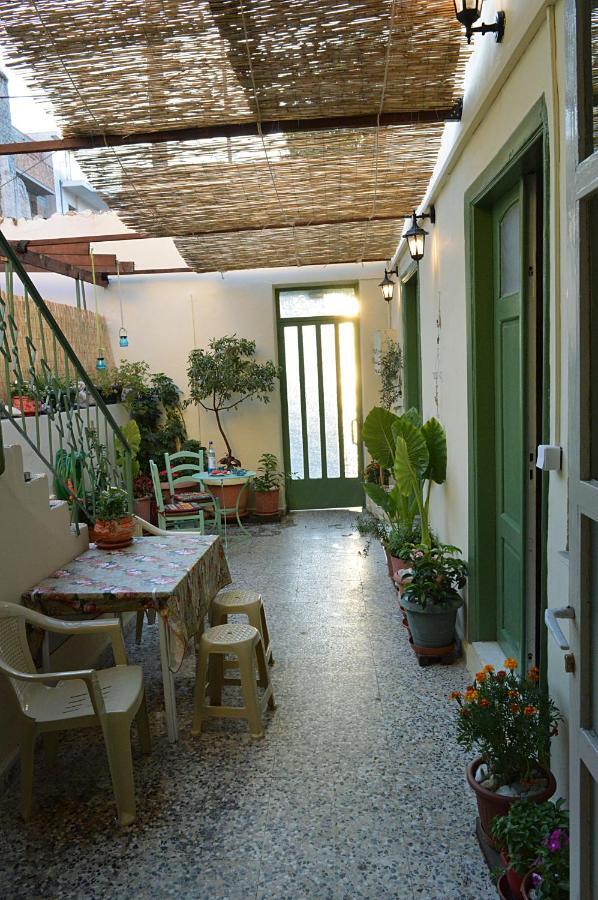 Апартаменты Pireas Port Next To Metro Artistic House Экстерьер фото